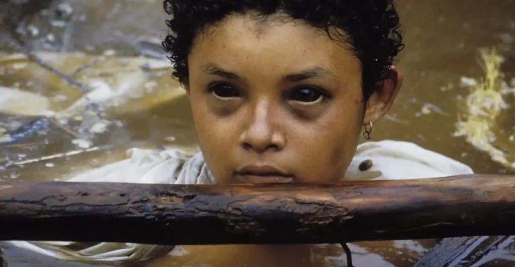 Omayra Sánchez Garzón was trapped for 60 hours in the muddy water.