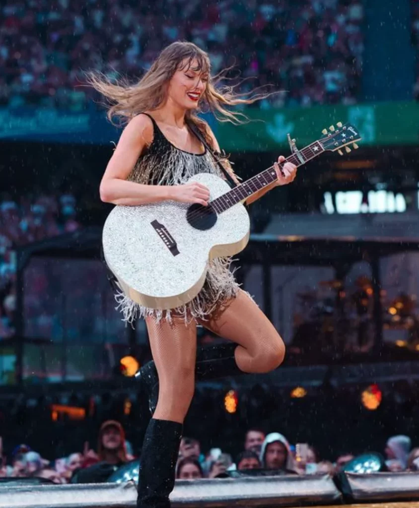 Taylor Swift guitar 