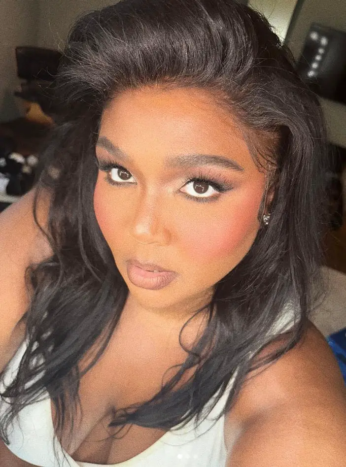 Lizzo has shocked fans after sharing unrecognizable photos of herself.