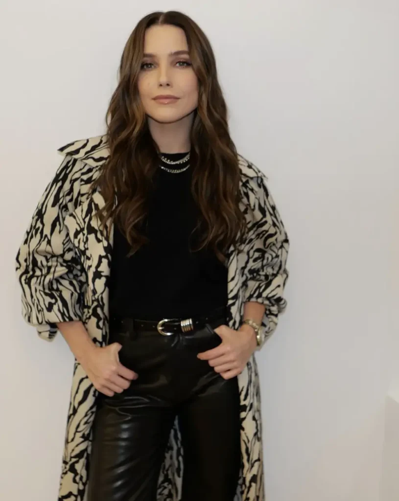 Sophia Bush has come out as queer in an essay featured in Glamour.